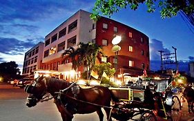 โรงแรมพิณ